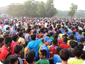A large crowd of Goa Marathon runners